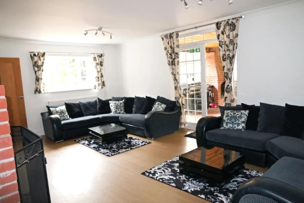 Hen & Stag Retreat Weekend Stay Sleeps 10 To 30 Thetford Exterior foto